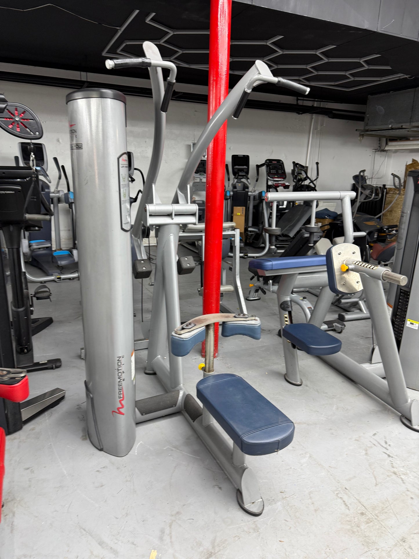 FreeMotion Epic Series Lat Pulldown *REFURBISHED*