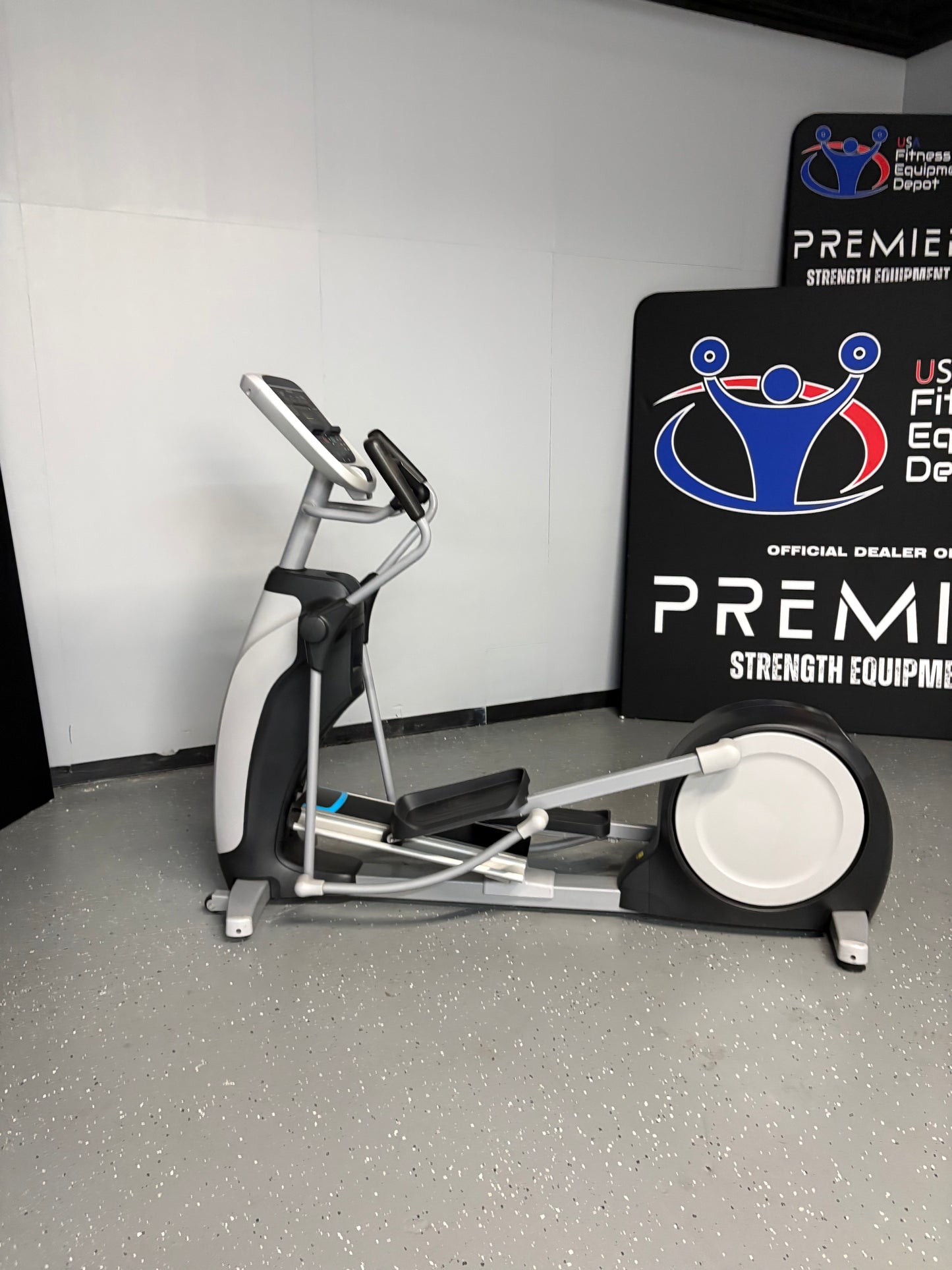 Precor EFX 835 Total Body Elliptical Converging Ramp P30 Console *Refurbished*