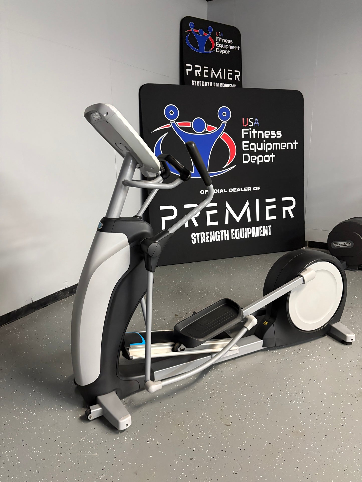 Precor EFX 835 Total Body Elliptical Converging Ramp P30 Console *Refurbished*