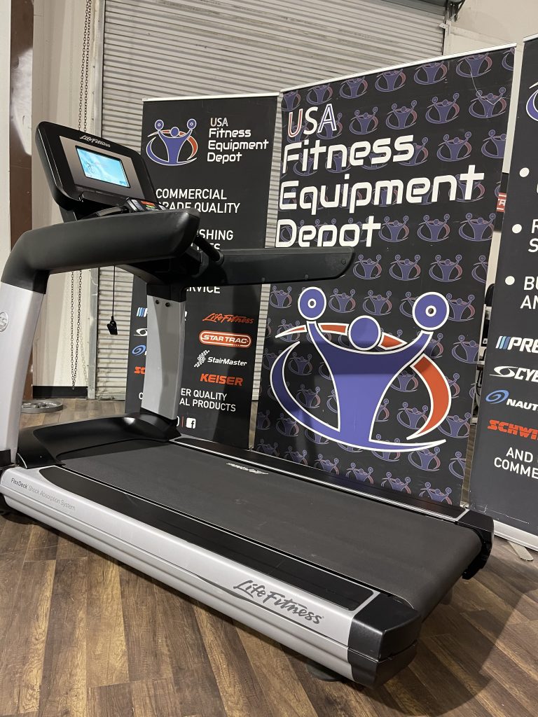Life Fitness 95T Discover SI Series Treadmill *Refurbished* FREE SHIPPING Gym Equipment