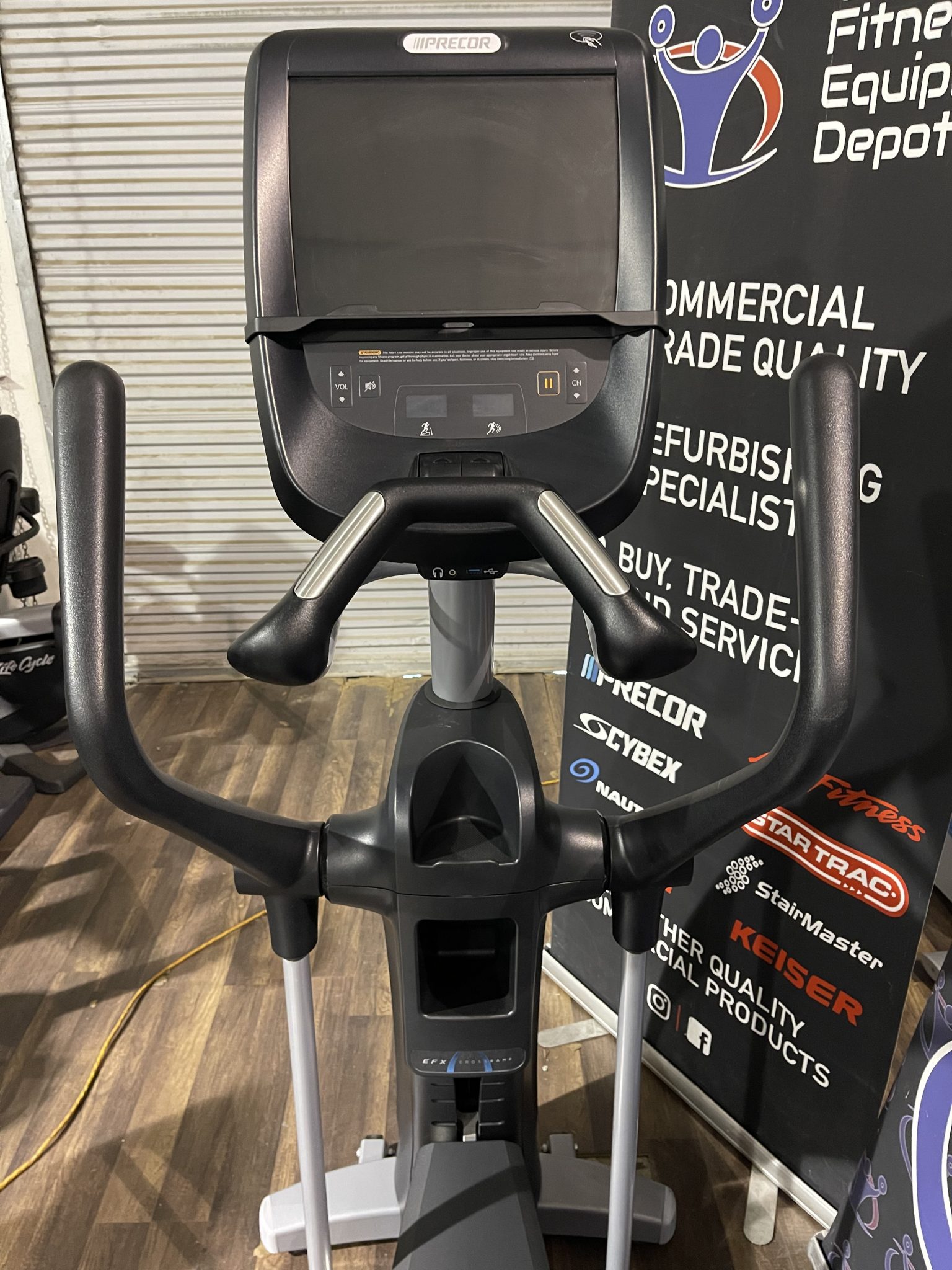 Precor EFX 885 Converging Ramp Total Body Elliptical w/P82 Console
